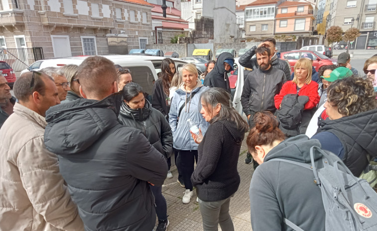 Mariscadores de a pie de Cabo de Cruz denuncian la extracción de cría de almeja de la zona intermareal por compañeros de a flote