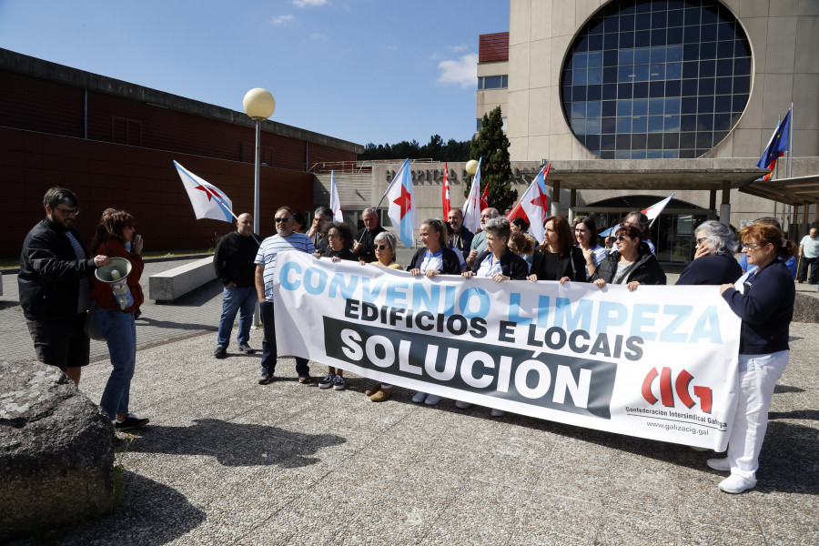 El sector de la limpieza de edificios se moviliza en Vilagarcía en demanda de un “convenio digno”