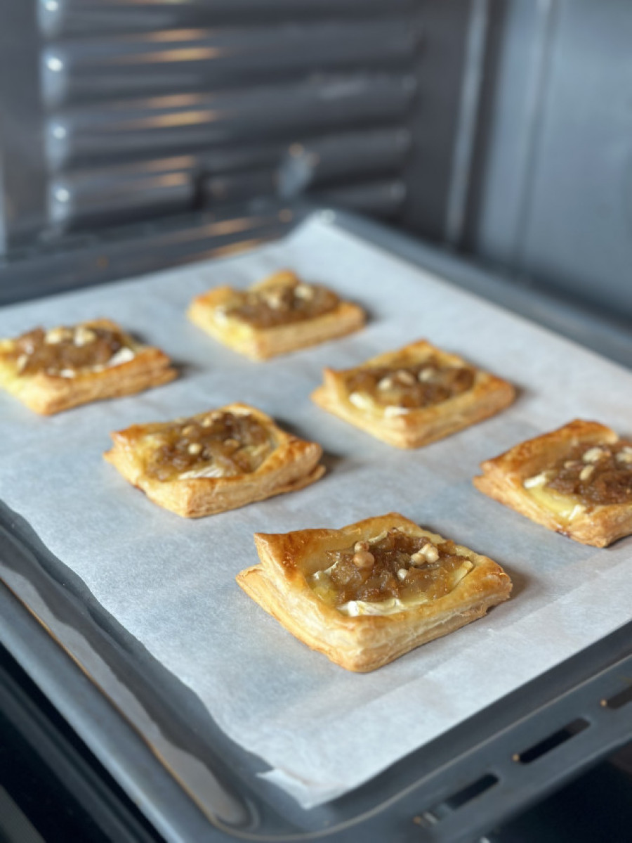 La receta de la semana: mini hojaldres de queso y cebolla, por Marcos Serén