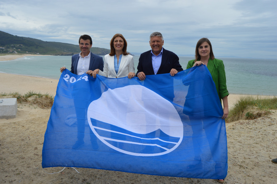 Sanxenxo recoge en Ferrol las Banderas Azules para 17 de sus playas y tres puertos