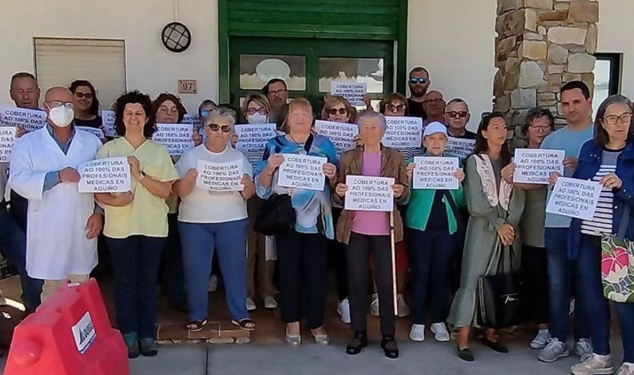 Sanitarios y pacientes vuelven a manifestarse por la falta de médicos en la comarca