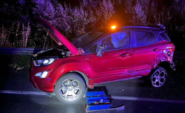 Un accidente de noche entre dos vehículos en la N-640 en Vilagarcía complica el tráfico durante tres horas