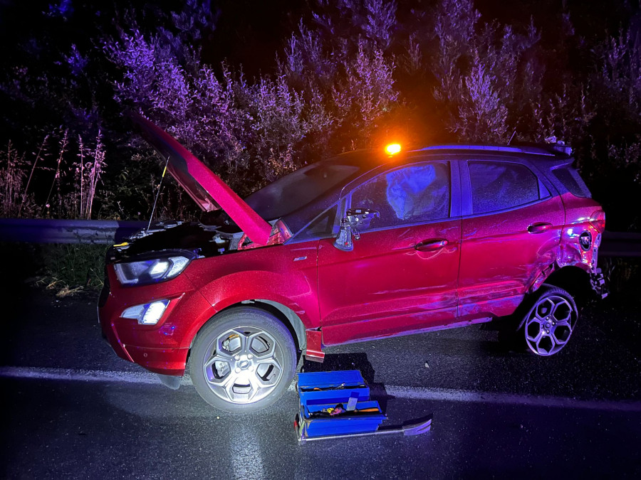 Un accidente de noche entre dos vehículos en la N-640 en Vilagarcía complica el tráfico durante tres horas