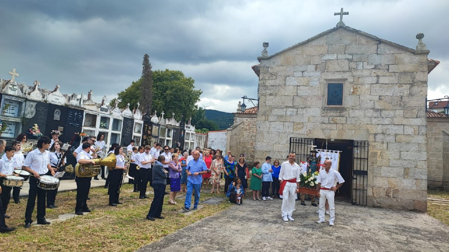 La falta de comisión limita San Xoán de Bamio a un pasacalles y deja en el aire San Roque de A Lomba