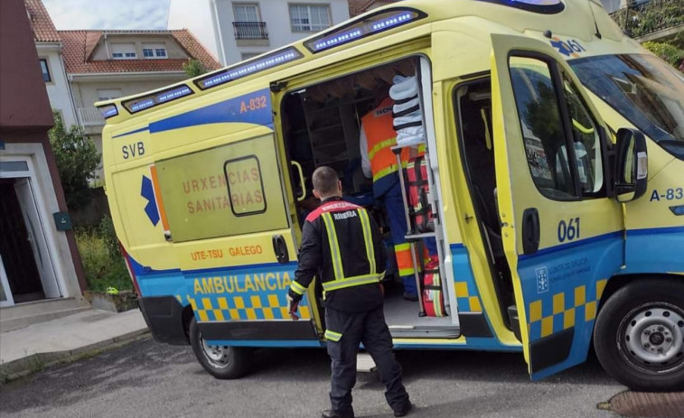 Rescatada una mujer herida tras caer dentro de su domicilio en Ribeira y que era incapaz de moverse