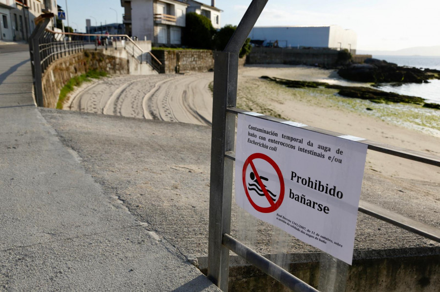 El Concello de Vilagarcía cierra al baño la playa de Canelas por contaminación de e-coli