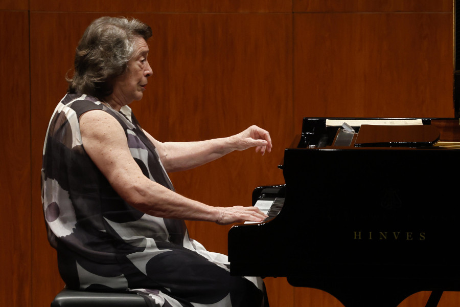 El piano de Elisabeth Leonskaja encandila al público del Clasclás