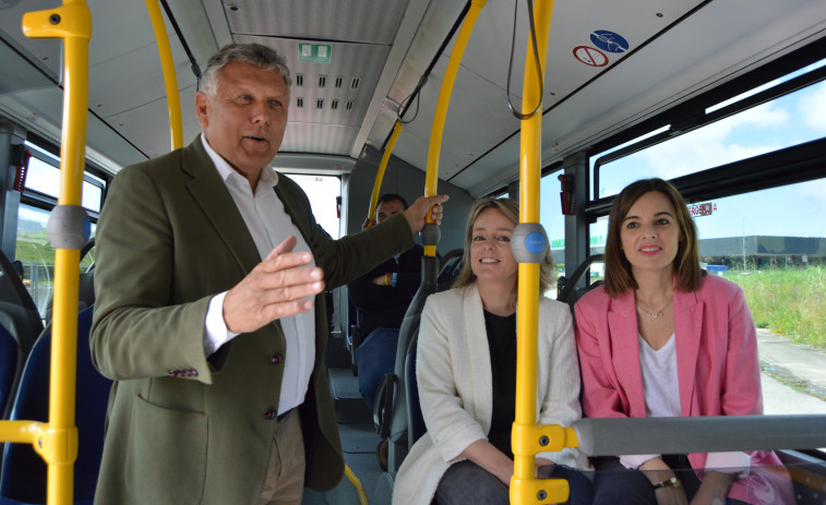 El bus urbano de Sanxenxo seduce a más de 250 viajeros en el primer fin de semana