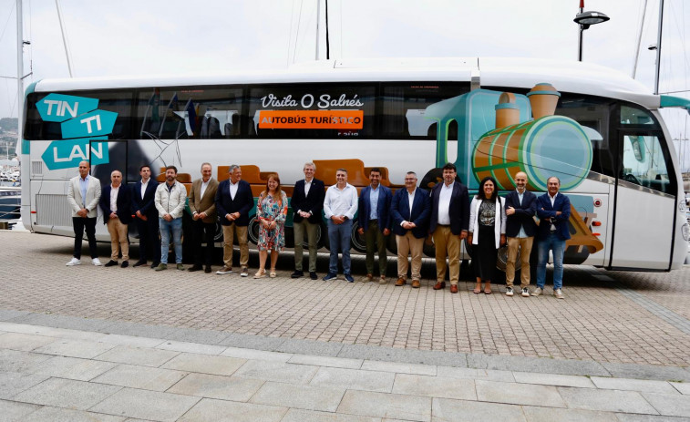 Rueda presenta a Tintilán, el primer bus turístico de O Salnés