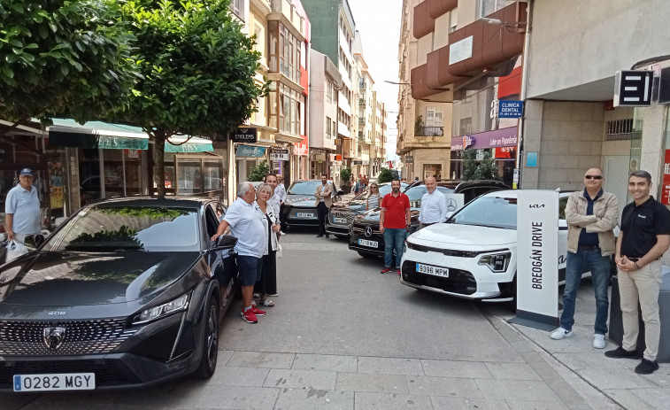 Siete agraciados disfrutarán del préstamo por un fin de semana de coches eléctricos sorteados por la patronal de Ribeira