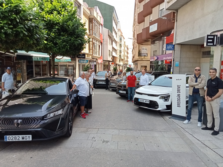 Siete agraciados disfrutarán del préstamo por un fin de semana de coches eléctricos sorteados por la patronal de Ribeira