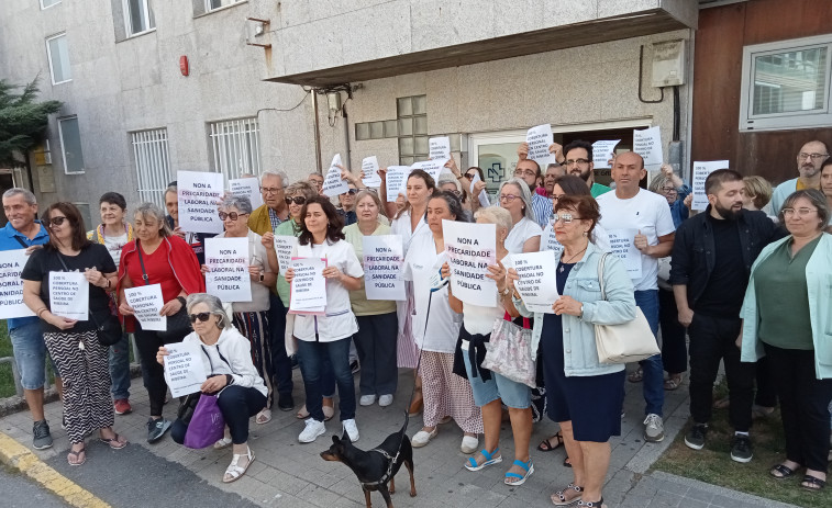 El centro de salud de Ribeira regresa a una crítica situación por falta de médicos al empezar los turnos de vacaciones de verano