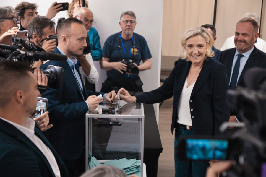 La ultraderecha de Le Pen gana la primera vuelta y podría lograr la mayoría absoluta