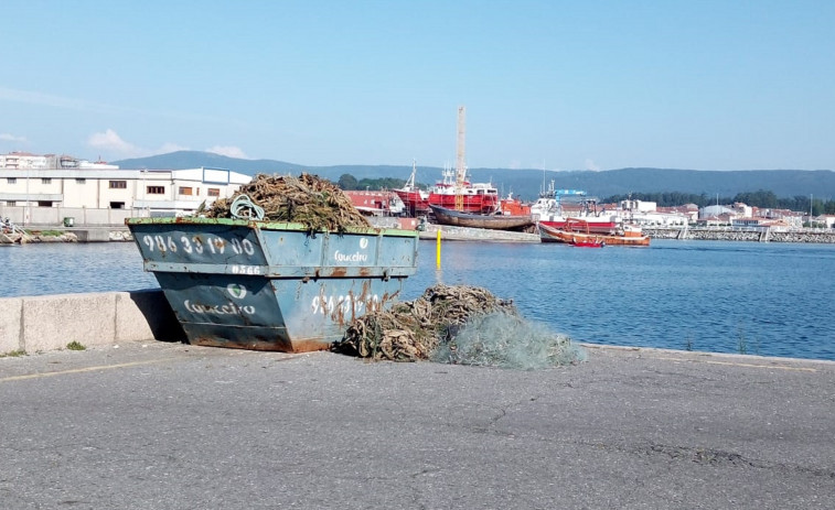 La alianza entre la Cofradía de Cambados y Afundación ya retiró cerca de 19 toneladas de basura marina