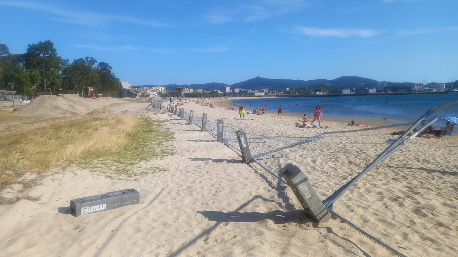 Usuarios de la playa de A Concha-Compostela denuncian inseguridad por las obras