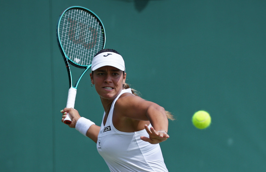 Jéssica Bouzas continúa reinando en Wimbledon y bate a Bucsa