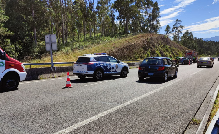 Herida una joven conductora en un accidente en la Autovía do Barbanza, en Rianxo