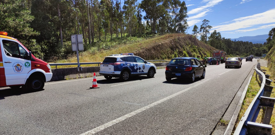 Herida una joven conductora en un accidente en la Autovía do Barbanza, en Rianxo