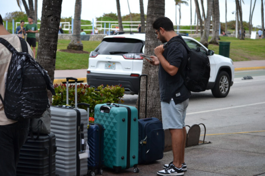 Los altos precios llevan al 12 % de los españoles a pedir un préstamo para sus vacaciones