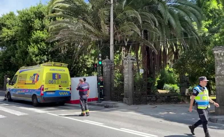 Fallece atropellado un turista de Madrid que cruzó en rojo un paso de peatones en Rosalía de Castro