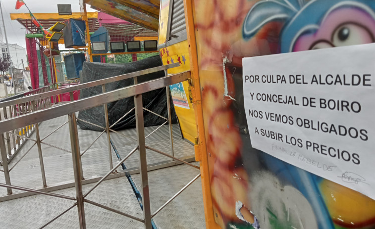 Propietarios de atracciones mecánicas en las Festas do Verán de Boiro critican la gran subida del coste por su instalación