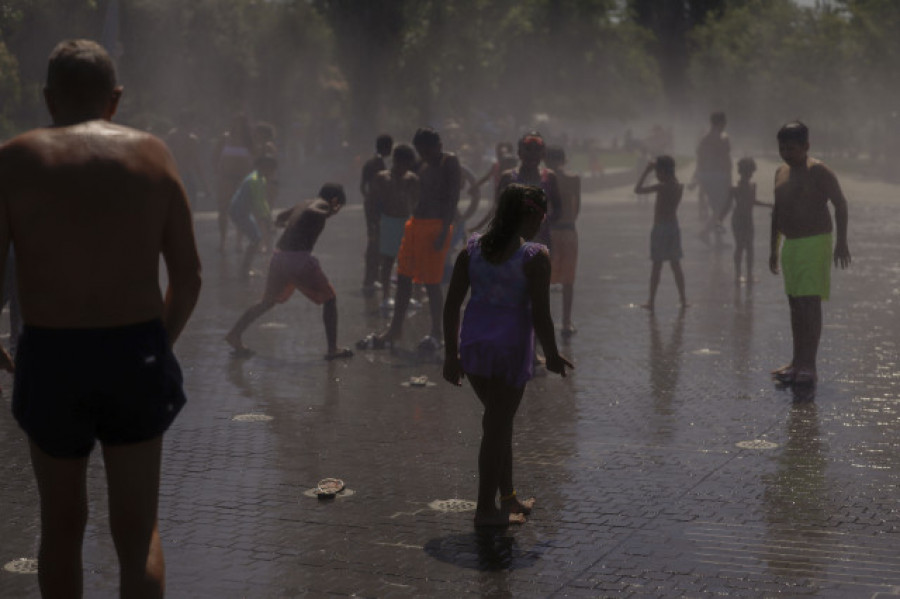 El verano de contrastes en España: Lluvias y nubes en el norte y 40 grados en el sur