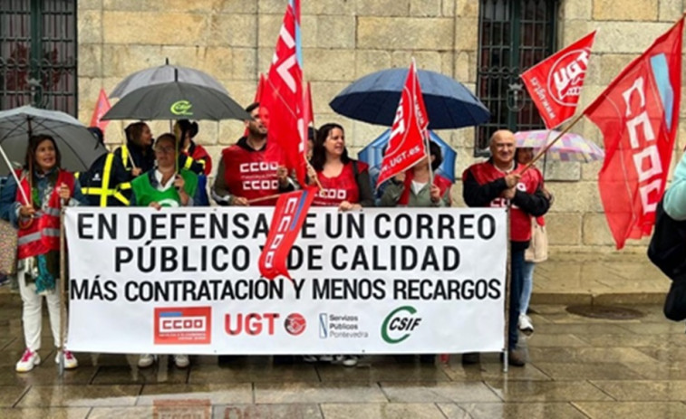 Trabajadores de Correos en Cambados protestan ante el “severo” recorte de más del 30 % de la plantilla