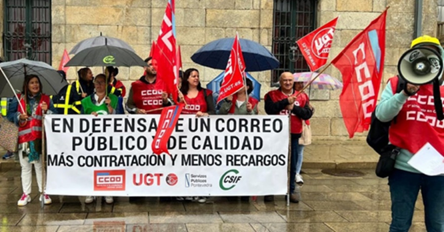 Trabajadores de Correos en Cambados protestan ante el “severo” recorte de más del 30 % de la plantilla