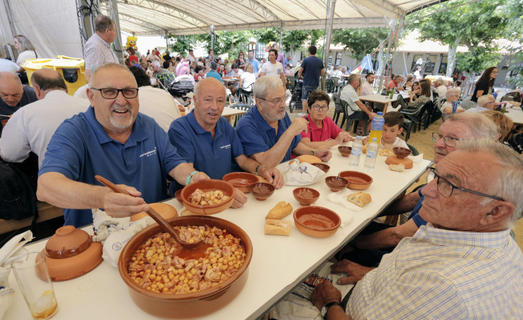 Meis sigue con sus fiestas e inicia la cuenta atrás de su exitosa cita gastronómica con los callos