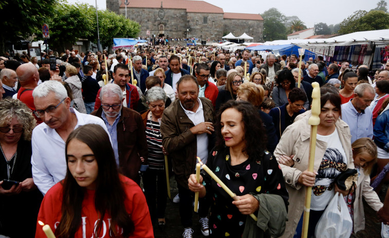 O Salnés y el Ulla-Umia retan a la lluvia para venerar a San Benito, el santo “máis milagreiro”