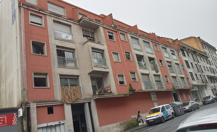 Sólo un okupa del edificio del barrio residencial de Abesadas, en Ribeira, solicitó que se valore su situación de vulnerabilidad