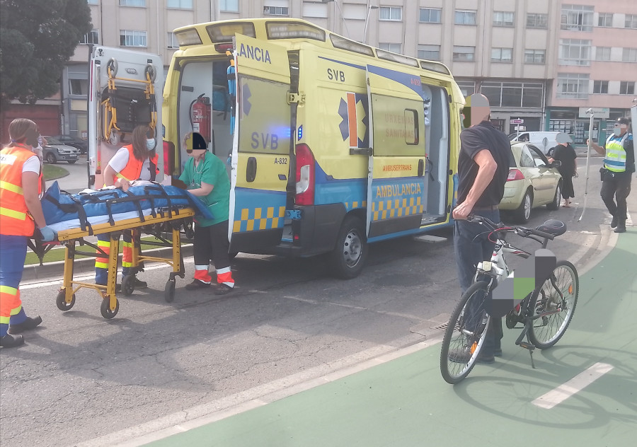 Herido un anciano al ser atropellado cuando cruzaba un paso de peatones montado sobre una bicicleta en Ribeira