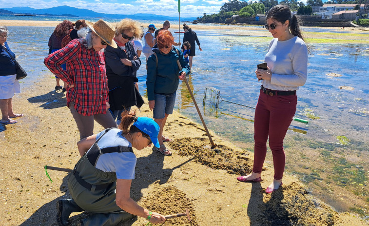 Arranca la Semana do Mar con el taller para experimentar el oficio de las mariscadoras y con la feria marinera y sus 40 puestos