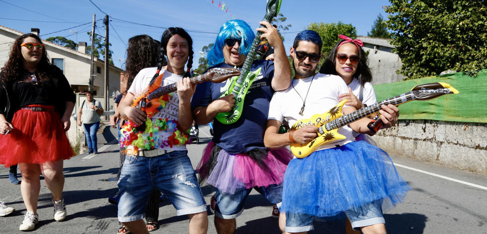 Búscate en el desfile de Carrozas de Cea