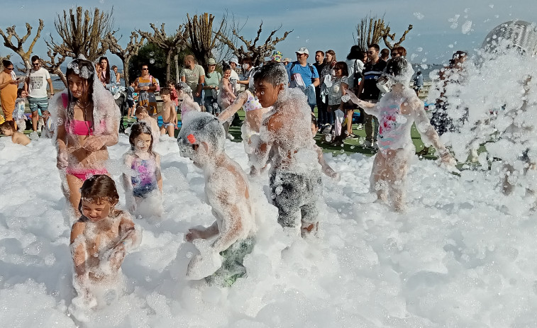 Reportaje | Protagonismo de los niños en el arranque del Carmen de Aguiño