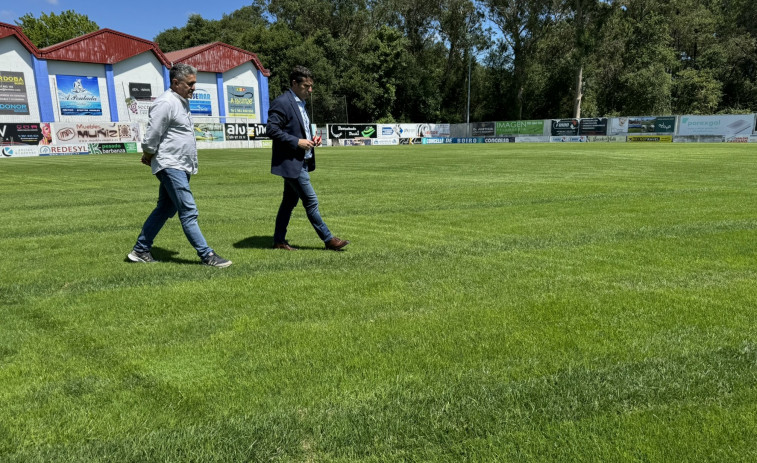 Boiro mejora el drenaje del campo de Barraña para su puesta a punto antes de la nueva temporada