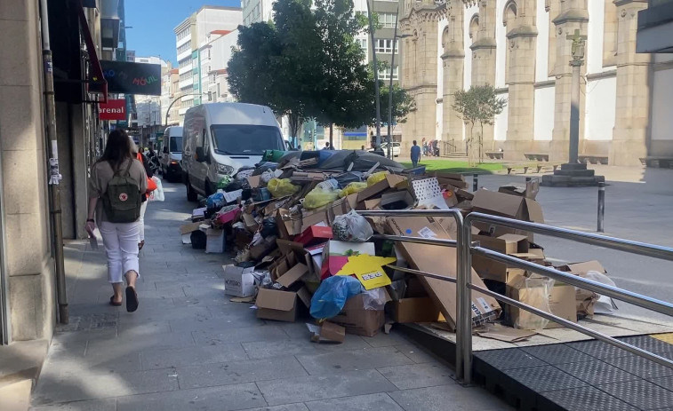 A Coruña declarará la emergencia sanitaria el lunes si Prezero no limpia la basura de la ciudad