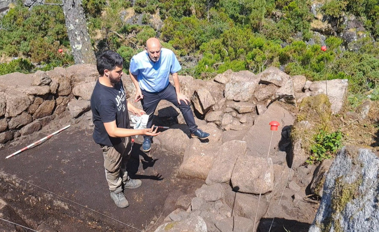 Las prospecciones arqueológicas realizadas esta semana en la Corte do Santo sacan a la luz parte del pasado de A Pobra