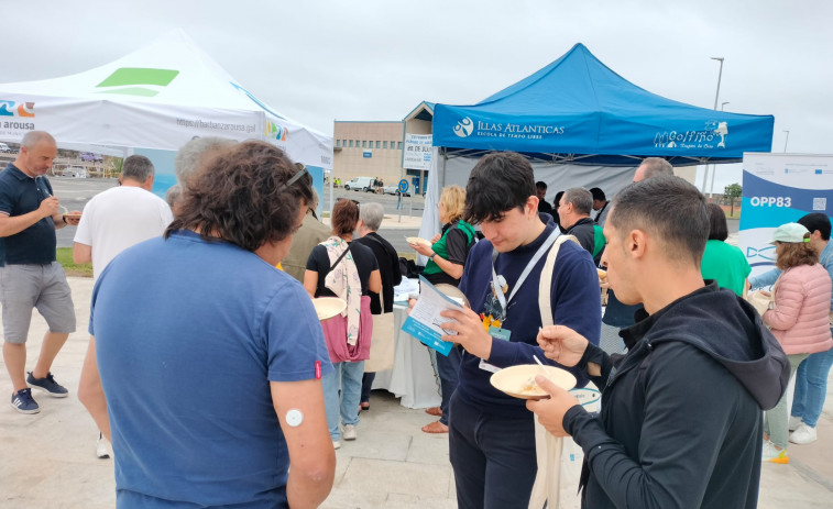 El Lirio de Ribeira triunfa con el reparto de un millar de raciones en la II Bandera Barbanza Arousa