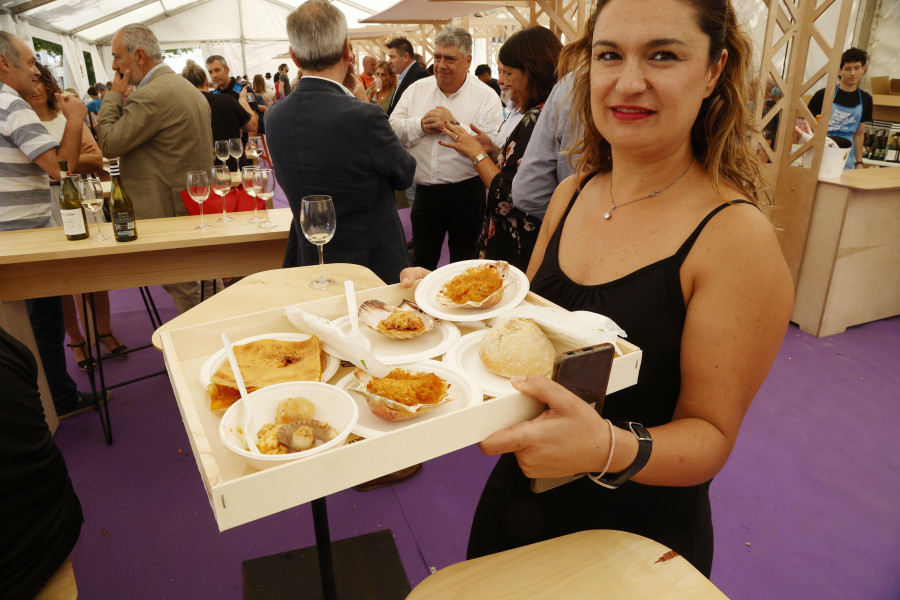 La Festa da Vieira de Cambados despacha cerca de 15.000 raciones en su vigésima edición