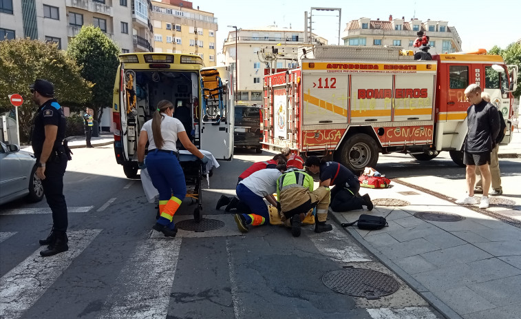 Herido un hombre en un atropello en un paso de peatones próximo a la Praza do Centenario de Ribeira