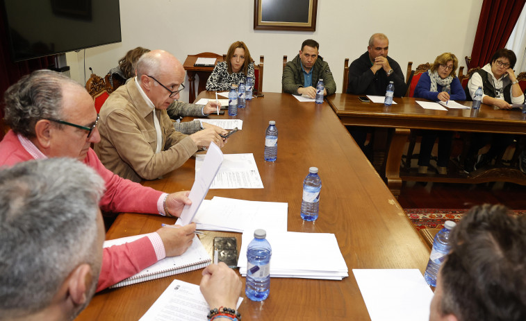 Tenso Pleno en Vilanova con la presencia de afectados por los terrenos del centro comercial