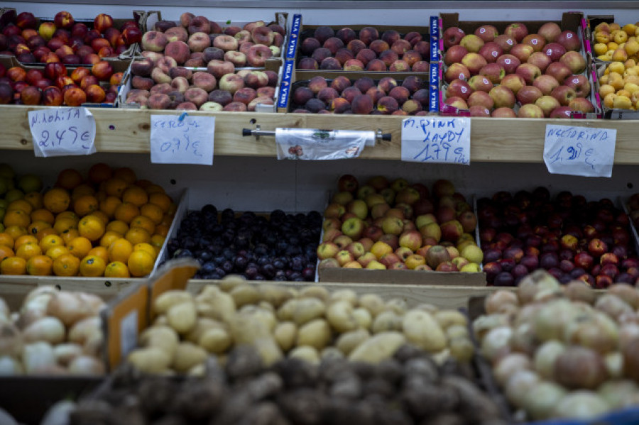 Manzanas, naranjas y peras, los tres alimentos con el IVA rebajado que más subieron de precio en julio