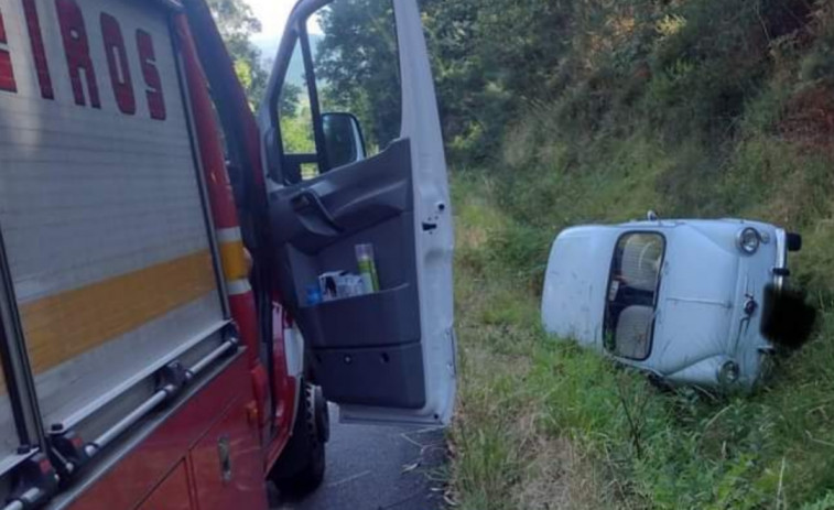 Herida una persona en accidente de tráfico con vuelco en la carretera de Noia a Boiro, en el lugar de Moimenta