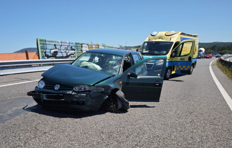 Una persona resulta herida en un accidente de tráfico registrado en la Autovía do Barbanza, a su paso por Taragoña