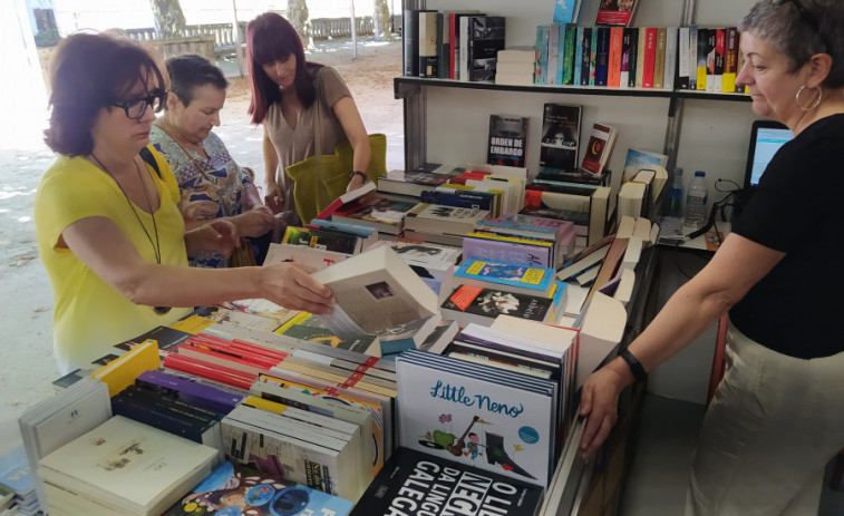 La Feira do Libro de Rianxo empieza a la una de esta tarde con el pregón de la dramaturga local Esther Carrodeguas