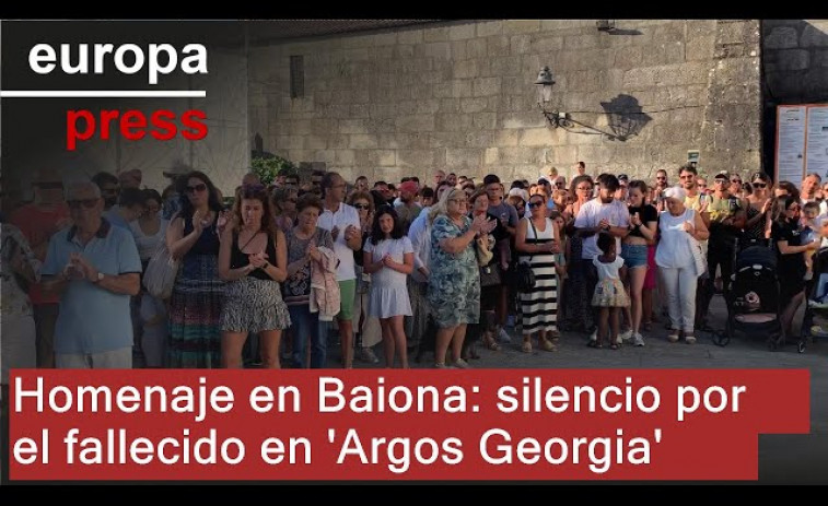 Familiares y decenas de personas recuerdan en Baiona a los fallecidos del Argos Georgia