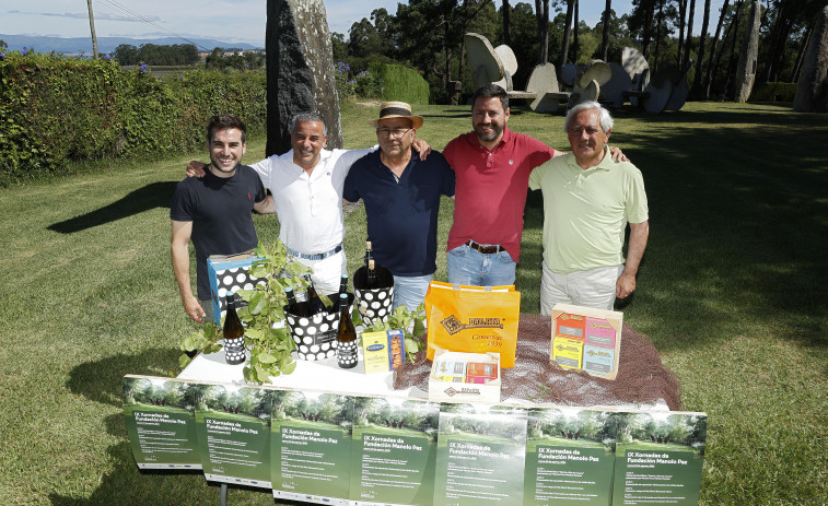 La Fundación Manolo Paz de Cambados laurea al gestor cultural David Barro