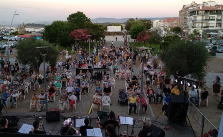 Un espectáculo de narración, cine y música en las calles de O Grove