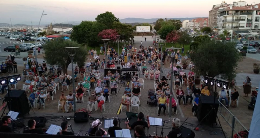 Un espectáculo de narración, cine y música en las calles de O Grove